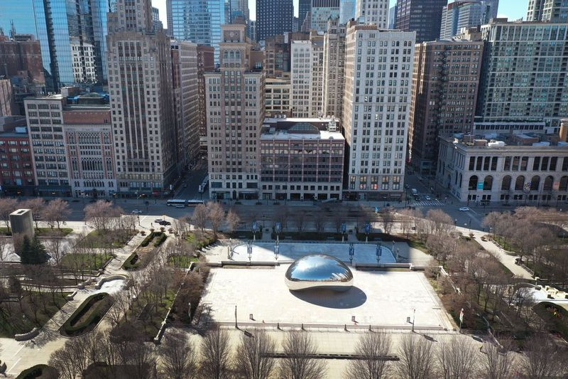 Millennium Park, turistická Mekka, je prázdný. Koronavirus znamená, že letos do Chicaga zavítá méně turistů.