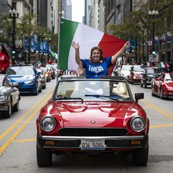 Columbus Day Parade cestuje po North State Street v Loop v pondělí odpoledne 11. října 2021.