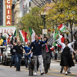Columbus Day Parade cestuje po North State Street v Loop v pondělí odpoledne 11. října 2021.