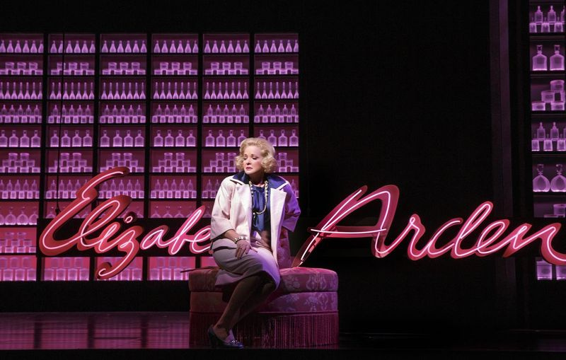 Christine Ebersole spelar Elizabeth Arden i världspremiärmusikalen War Paint på Goodman Theatre till och med den 21 augusti. (Foto: Joan Marcus)