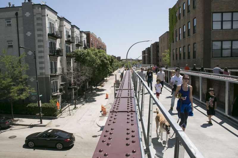 606 ali Bloomingdale Trail je 2,7 milj dolga pot in park, preurejena iz neuporabljene, dvignjene železniške proge med avenijama Ashland in Ridgeway. Za javnost je bil odprt junija 2015.