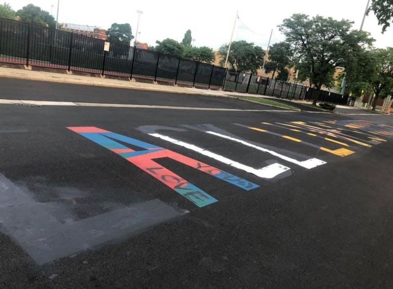 Black Lives Matter-veggmaleriet i Oak Park ble ødelagt for å lese All Lives Matter.
