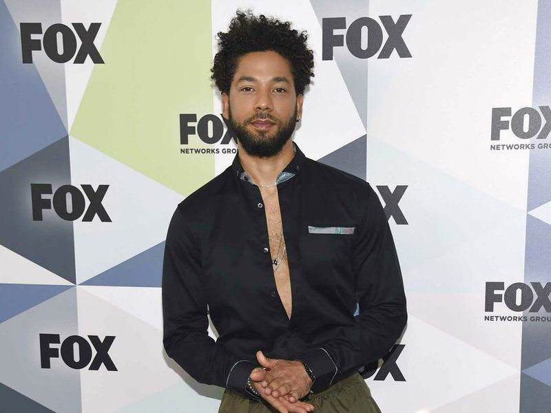 Jussie Smollett, et rollebesætningsmedlem fra Fox-serien Empire, blev såret i, hvad politiet kaldte et muligt racistisk anklaget overfald og vold tidligt tirsdag. | AP foto