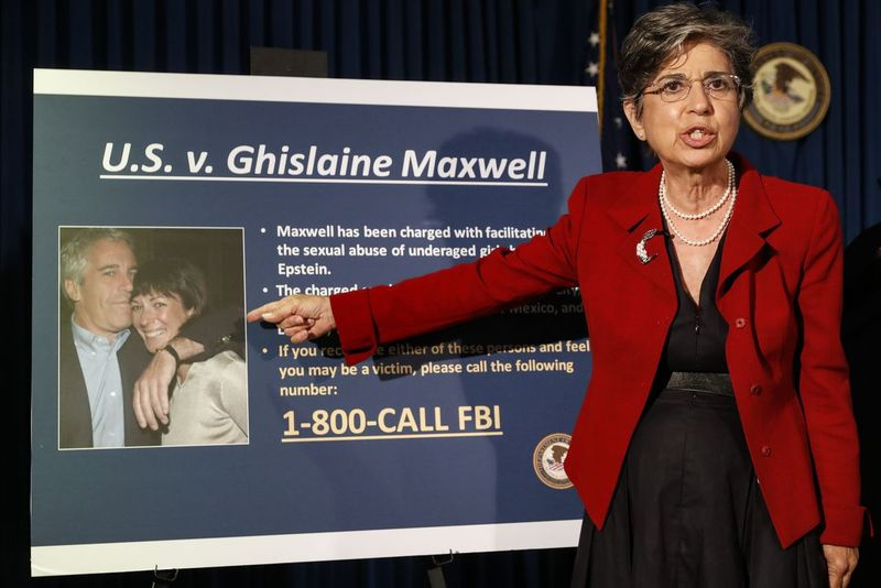Audrey Strauss, amtierende US-Staatsanwältin für den Südbezirk von New York, spricht während einer Pressekonferenz, um Anklage gegen Ghislaine Maxwell wegen ihrer angeblichen Rolle bei der sexuellen Ausbeutung und dem Missbrauch mehrerer minderjähriger Mädchen durch Jeffrey Epstein am Donnerstag, den 2. Juli 2020, bekannt zu geben , in New York.