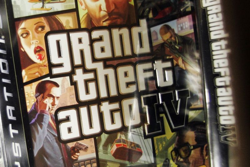 Počítačová akčná hra Grand Theft Auto IV v predaji v obchode Best Buy vo West Hollywood, Kalifornia.