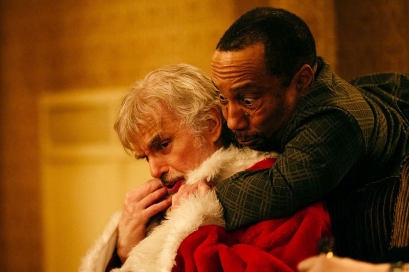 Billy Bob Thornton (s Tonym Coxom) hrá vo filme Bad Santa 2. | Široké zelené obrázky