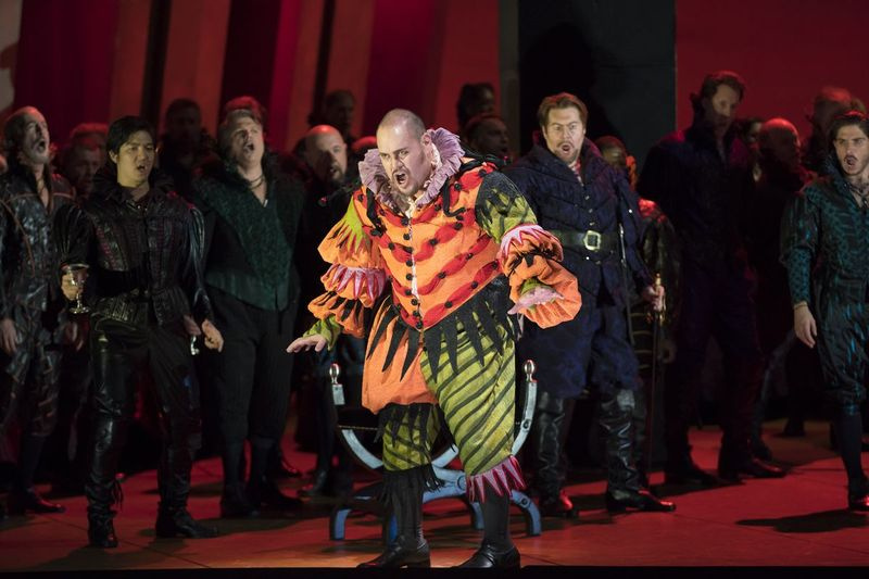 Quinn Kelsey speelt Rigoletto, de nar van de hertog van Mantua, in de Lyric Opera of Chicago-productie van Verdi