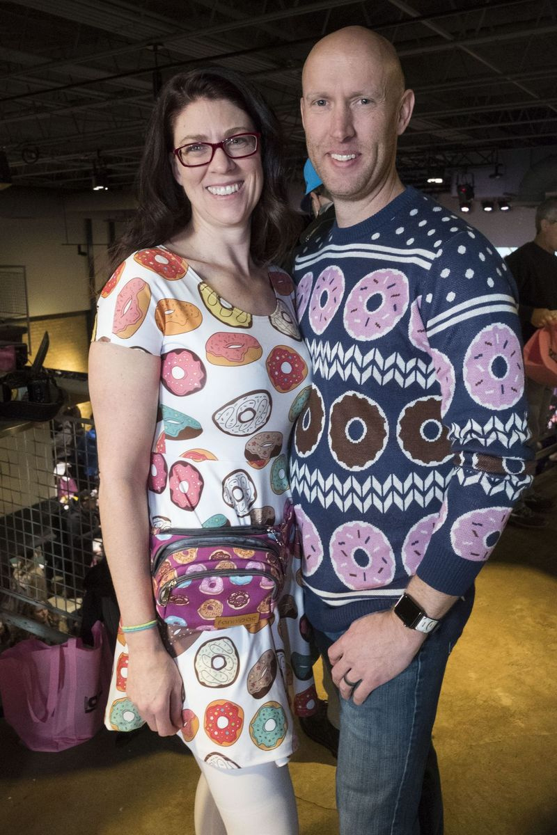 Maken och hustrun Heather och Bryan Carr kom från Salt Lake City för att delta i årets munkfestival i Chicago. | Rick Majewski/For the Sun-Times