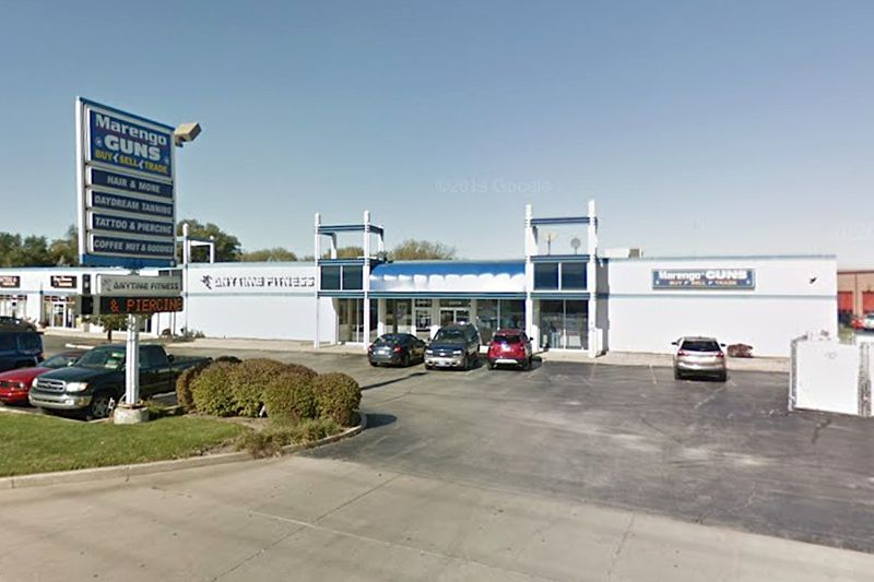 En man avfyrade av misstag ett skjutvapen den 2 april 2020 vid Marengo Guns, 20014 E. Grant Hwy. i Marengo.