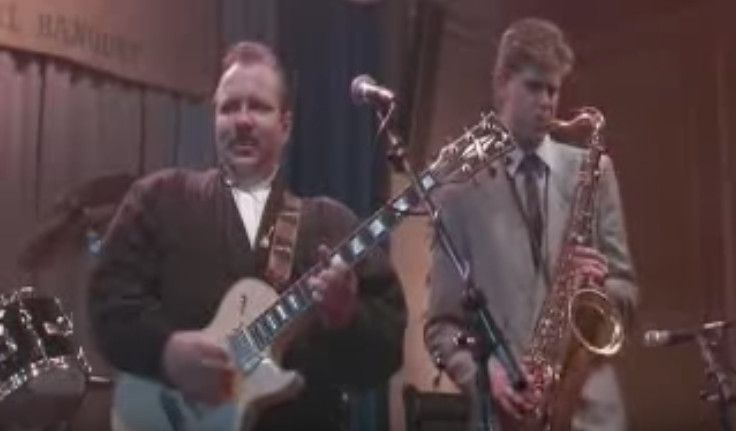 Um mulleted Roger Adler tocou com Bill Murray no Groundhog Day. | Captura de tela do YouTube