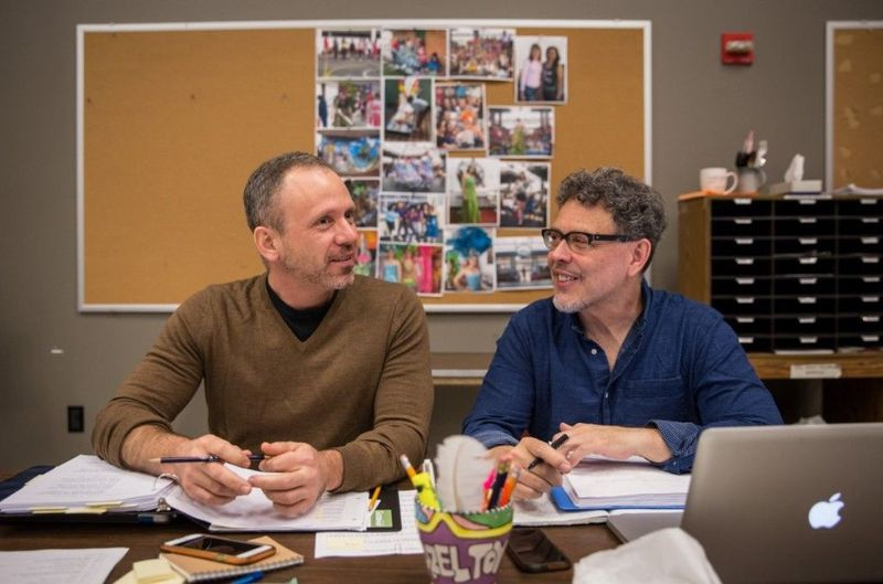 Režissöör Steve Cosson ja näitekirjanik Jose Rivera, kes töötavad filmiga Teine sõna ilu jaoks. (Foto: Liz Lauren)