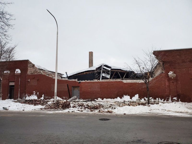 Срушена зграда у 75. улици и Риџленд авенији, 16. фебруар 2021.