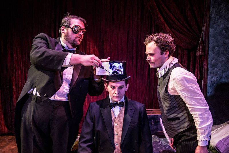 Matt McNabb (van links), Ryan Lanning en Kevin Webb in Nevermore — The Imaginary Life and Mysterious Death of Edgar Allan Poe. | Cole Simon foto