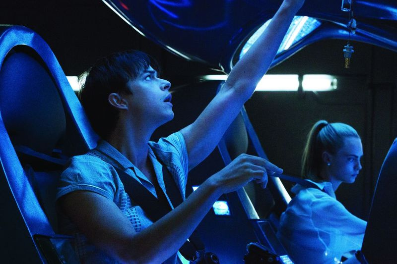 Dane DeHaan ja Cara Delevingne filmis Valerian ja tuhande planeedi linn. | EUROPACORP