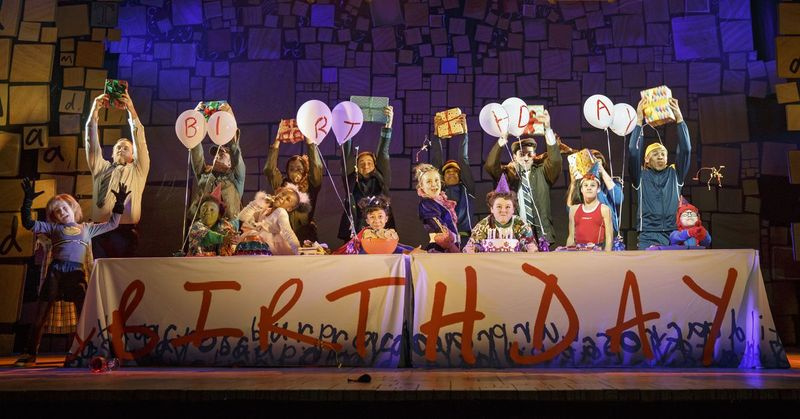 Eine Szene aus der nationalen Tournee von Matilda the Musical, jetzt im Oriental Theatre in Chicago. (Foto: Joan Marcus)