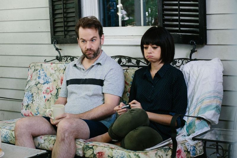 Mike Birbiglia og Kate Micucci spiller holdkammerater i en improgruppe i Don