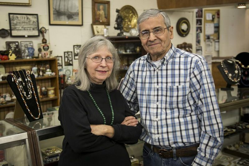Don ja Sharon Bourdeau, kes rohkem kui 20 aastat kuulusid Zioni antiigi ostukeskusele. | Ashlee Rezin / Sun-Times
