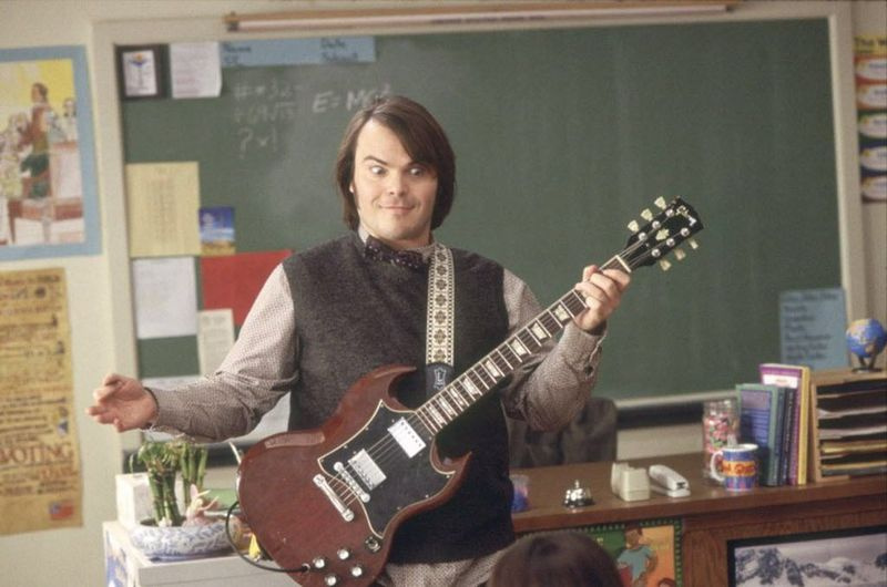 Jack Black kot kitarist, ki vzgaja pekel, Dewey Finn v School of Rock. | Paramount Pictures