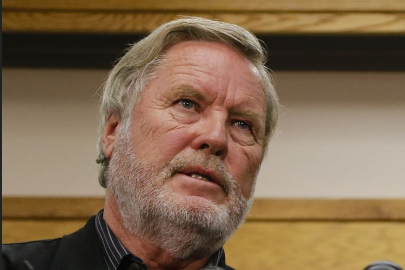 I detta arkivfoto 2014 svarar John Langley, skaparen av tv-programmet Cops på frågor under en presskonferens på polisens högkvarter i Omaha, Nebraska.