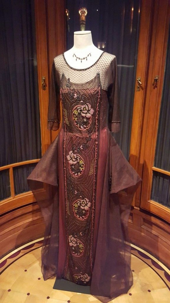 Lady Cora Crawley (Elizabeth McGovern), Downton Abbey σεζόν 3. Μεταξωτό βραδινό φόρεμα με επικάλυψη από δίχτυ και πάνελ με χάντρες μπροστά. | ΦΩΤΟ MIRIAM DI NUNZIO/SUN-TIMES