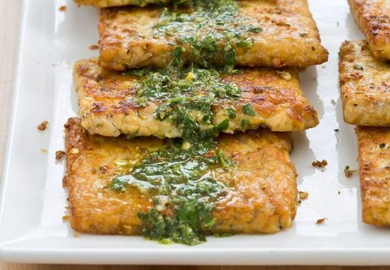 Μπριζόλες Tempeh σε τηγάνι με σάλτσα Chimichurri | ΚΟΥΖΙΝΑ ΔΟΚΙΜΗΣ COURTESY AMERICA