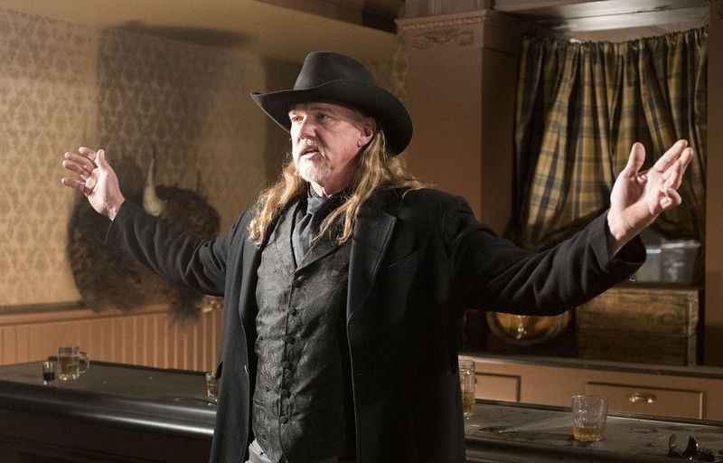 Urmărește Adkins în Hickok. | Cinedigm