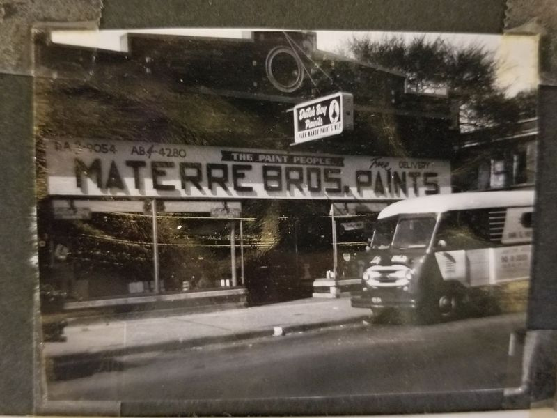 У свом врхунцу, Тхе Матерре Брос. Паинт & Валлпапер Цо. је била главна компанија са Соутх Сиде-а, рачунајући међу клијенте истакнуте Чикагочане попут легенде бокса Мухамеда Алија, џез певачице Дине Вашингтон и бејзбол Куће славних Ернија Бенкса. | Провидед Пхото