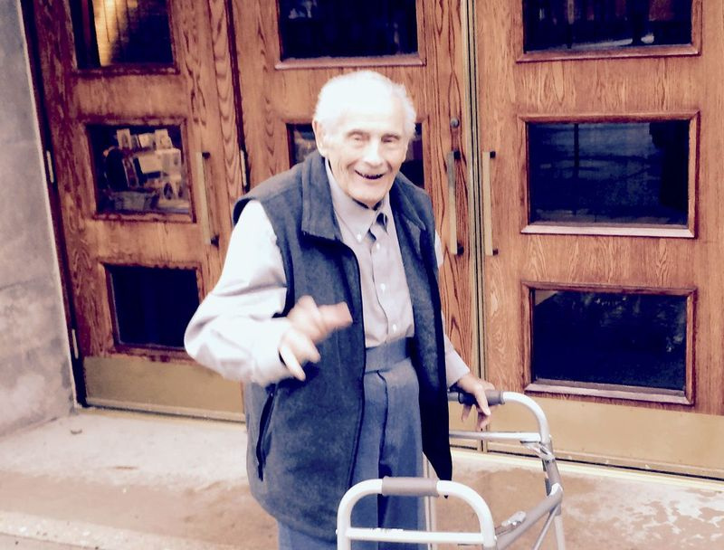 Hugo Caffarini prie Šv. Liborijaus bažnyčios Štegeryje. | Jeigu