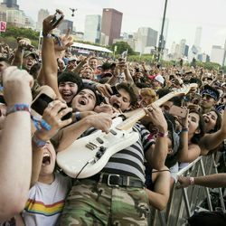 Cage the Elephant cântă la Lollapalooza 2017 în Grant Park. | Ashlee Rezin/Sun-Times