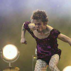 Cage the Elephant cântă la Lollapalooza 2017 în Grant Park. | Ashlee Rezin/Sun-Times