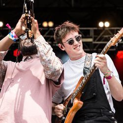 DeCarlo Jackson (stânga) și Jake Luppen (dreapta) formează Hippo Campus, concertează la Lollapalooza joi, 3 august 2017. | Santiago Covarrubias / Pentru Sun-Times