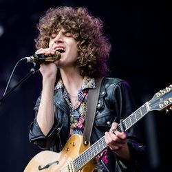 Vocalul Temples, James Bagshaw, concertează la Lollapalooza joi, 3 august 2017. | Santiago Covarrubias / Pentru Sun-Times