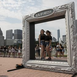 Festivalurile se îngrămădesc în parcul Grant pentru prima zi de Lollapalooza, joi, 3 august 2017. | Ashlee Rezin/Sun-Times
