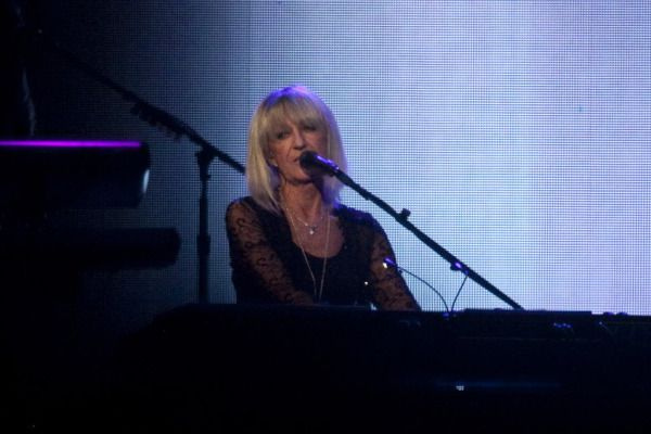 Kristīne Makvija uzstājas ceturtdienas vakarā kopā ar Fleetwood Mac United Center. | Ashlee Rezin / Sun-Times Media