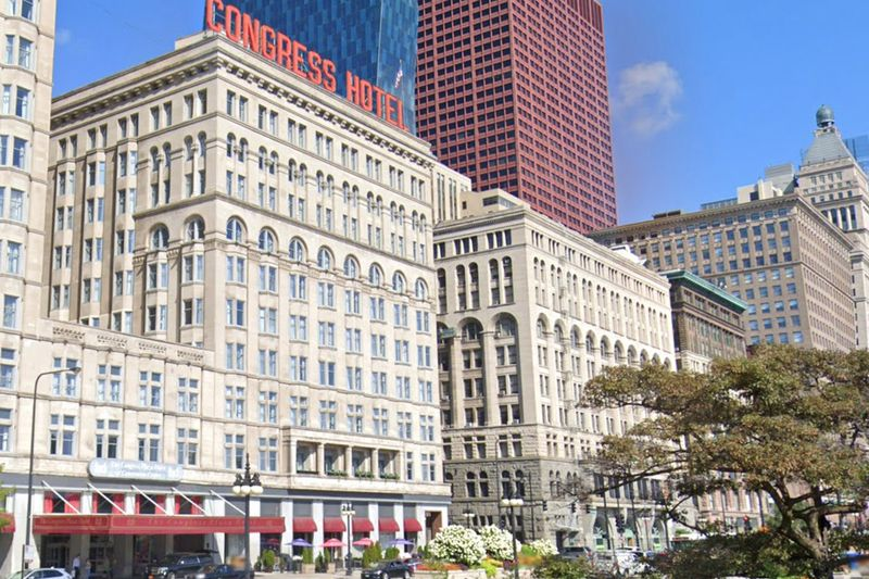 Hotel kongresowy w bloku 500 South Michigan Avenue.