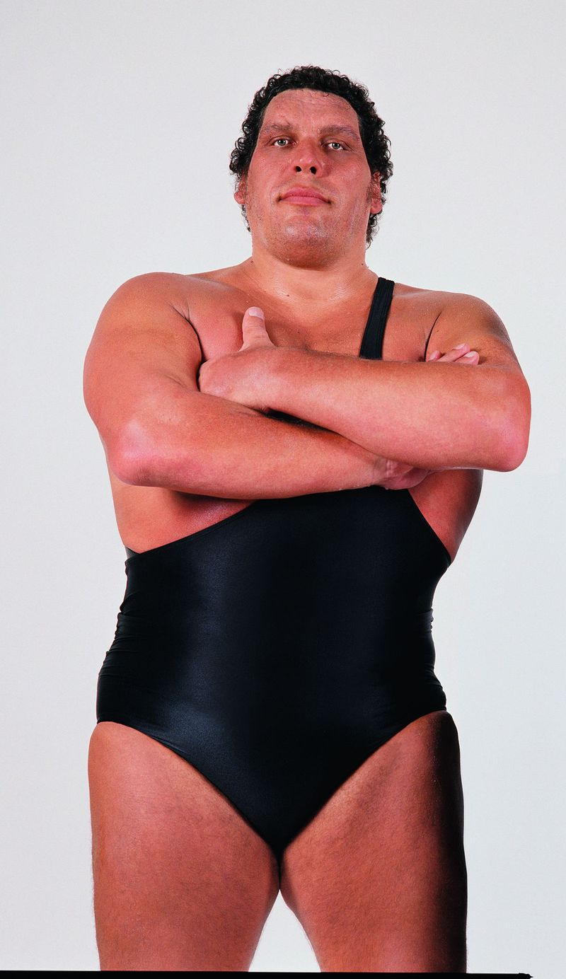 Andre the Giant był rozliczany jako mający 7 stóp-4 i 500 funtów. | WWE