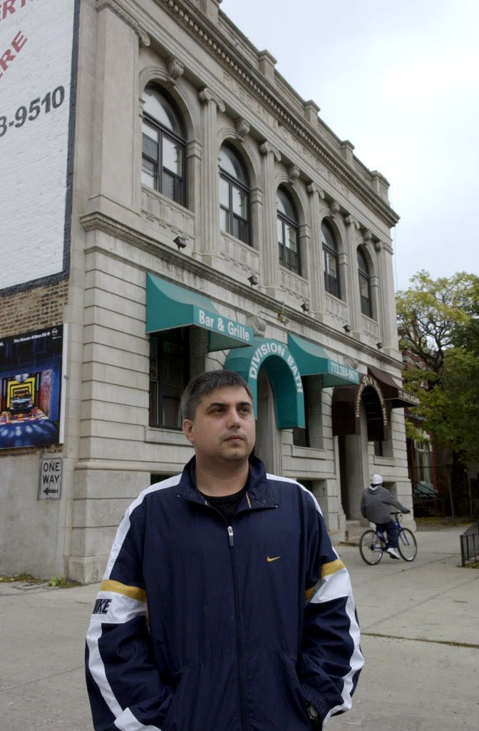 Joe Colucci, proprietario delle terme russo-turche di Division Street, 1916 W. Division nella foto di fronte a un bagno con $ 500,00 di ristrutturazione nel 2005. (Foto del file di John H White/sito web)