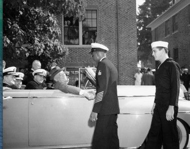 Incontro di FDR con un cuoco afroamericano della Marina nel 1942