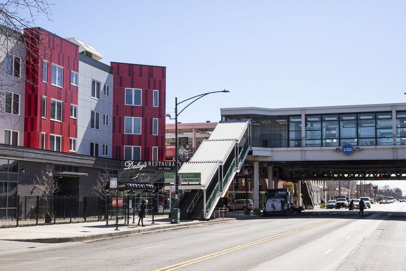 Selepas seorang bakal penyewa restoran menukar rancangannya, Restoran Daley berpindah ke pembangunan perumahan dan peruncitan Woodlawn Station bulan lepas. | Ashlee Rezin/Sun-Times