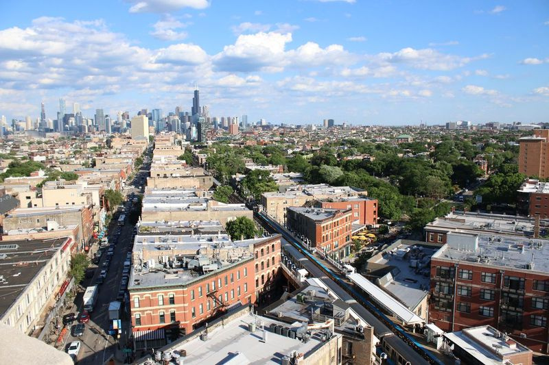 Pohled na Chicago z 13. patra The Robey Hotel v roce 2019.