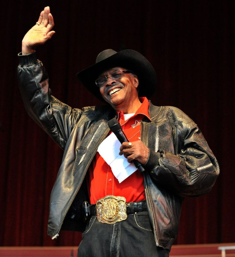 Herb Kent přichází na pódium na koncert 40th Anniversary Soul Train 5. září 2011 v Pritzkerově pavilonu. | Souborová fotografie Sun-Times
