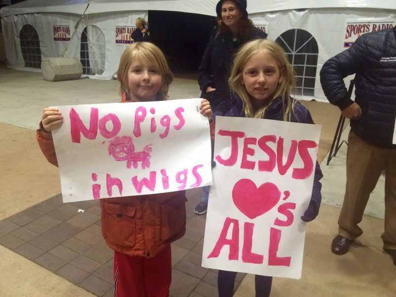 Ο Coen, 9, και η Nova McSurly, 10 ετών, από το Springfield. Φωτογραφία Tina Sfondeles