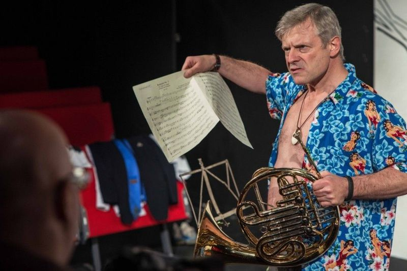 Jonathan Guy Lewis estrela o show solo I Found My Horn, no Royal George Theatre. | Gavin Watson