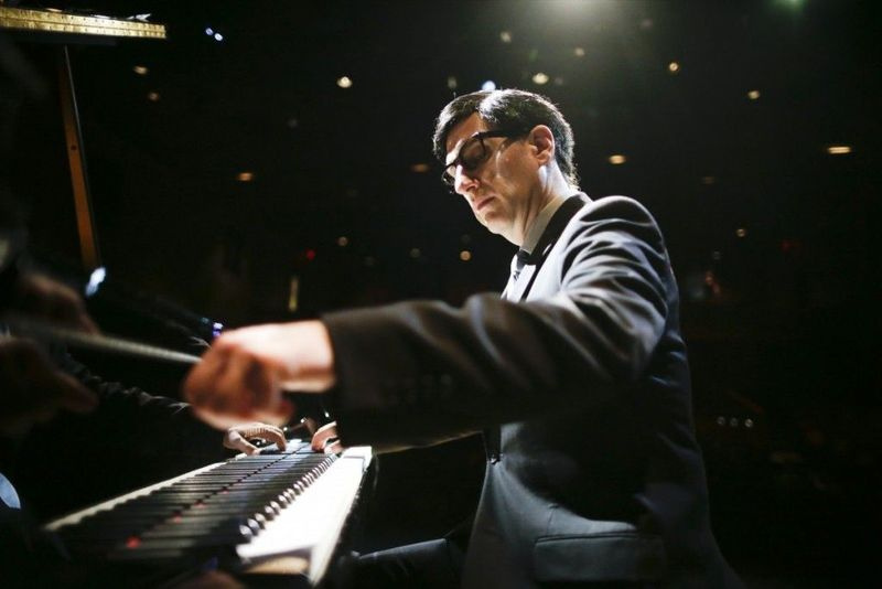 O show solo, Hershey Felder como Irving Berlin, será apresentado no Royal George Theatre em 2016. | Eighty Eight Entertainment