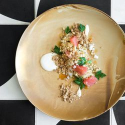 Salada de freekeh de Warbler | Cortesia de Kailley Lindman