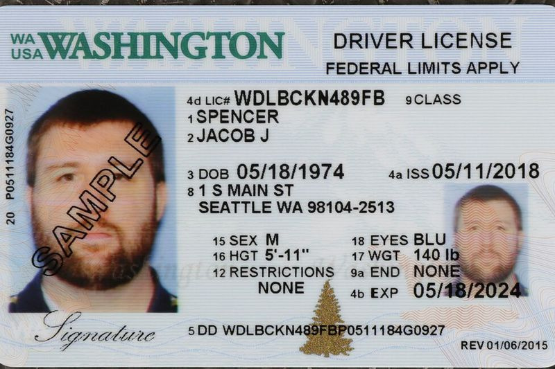 Een voorbeeldexemplaar van een rijbewijs in Washington wordt getoond bij het Licensing-kantoor van de staat Washington in Lacey, Wash.