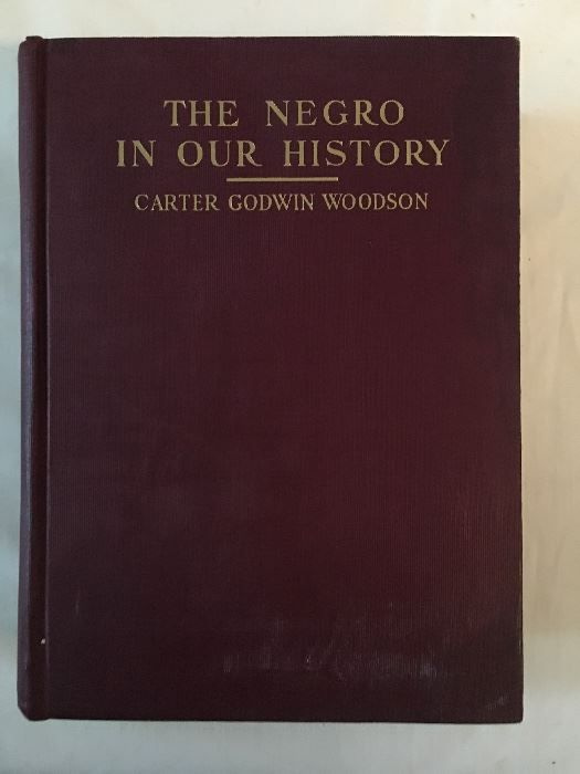 Viele Manuskripte und Bücher in Erstausgabe von literarischen Giganten, wie diese Neuauflage von The Negro In Our History aus dem Jahr 1922 von Carter G. Woodson, sind im Nachlass von Claude Barnett und Etta Moten Barnett erhältlich, der von der Estate Sale Goddess abgewickelt wird .