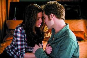 Bella (Kristen Stewart) și Edward (Robert Pattinson) în The Twilight Saga: Eclipse.’ | Summit Entertainment
