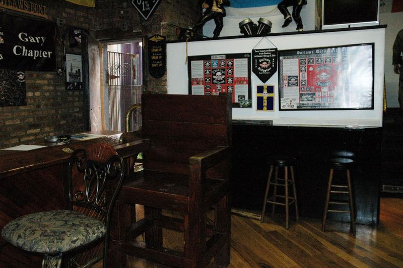 Zona de bar de la vechea casă de club din partea de nord a Outlaws.