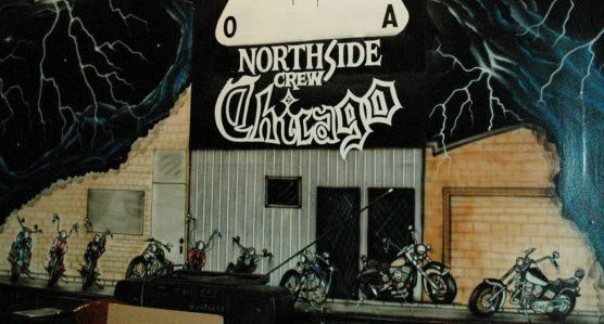 O pictură murală pe un perete din interiorul fostei cluburi din partea de nord a Outlaws din blocul 3700 din West Division Street, așa cum s-a văzut în ultimii ani.
